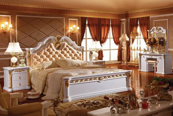 Phòng ngủ với những thiết kế hoa văn ấn tượng với gam màu thiên hướng cho người mệnh Kim